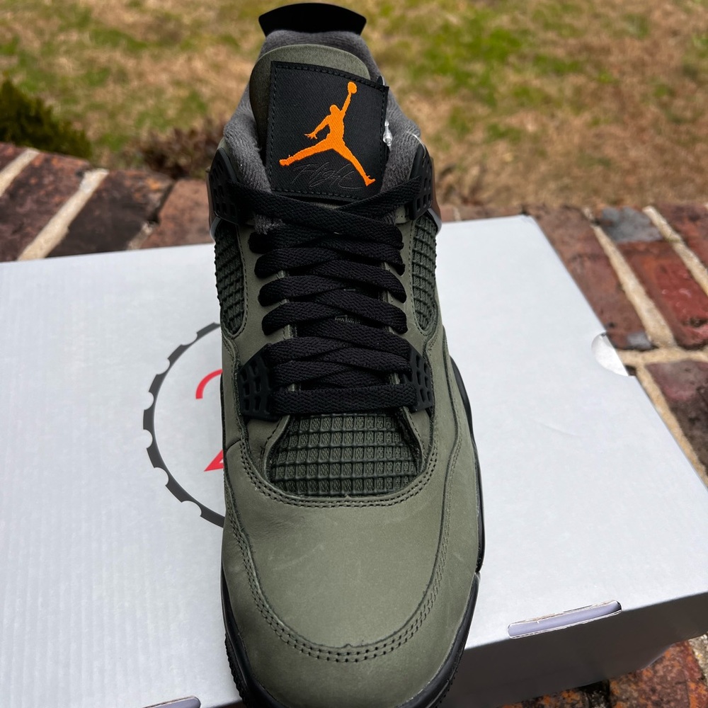 Jordan 4 Retro OG Undefeated - Picture 3 of 9